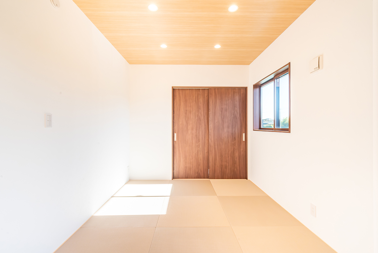 ダイニングとキッチンが繋がる開放的な空間